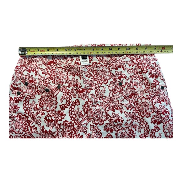 Chadwicks Capri Short Womens 4 Red White Floral Pull On Stretch Pockets Mid Rise - Picture 7 of 9